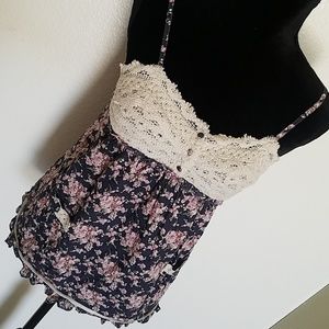 💚 5 for $25 💚 Floral tank top